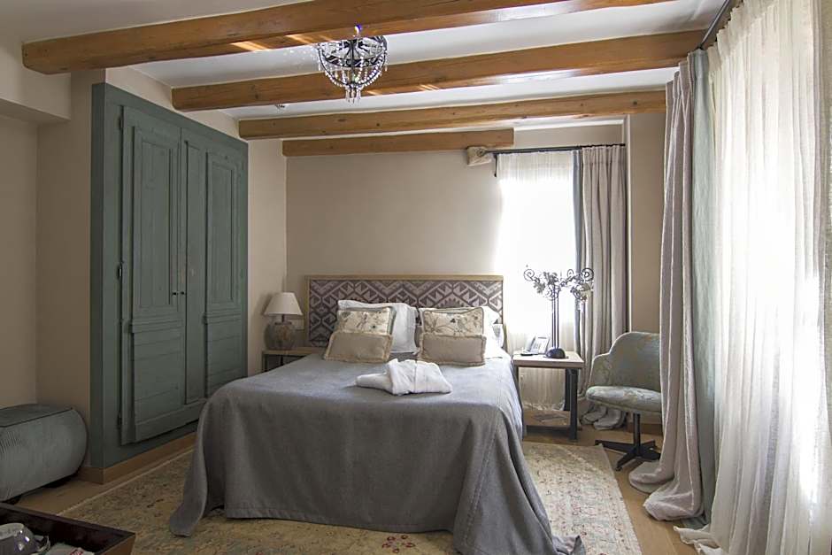 Photo 1 of 6 of Double Room