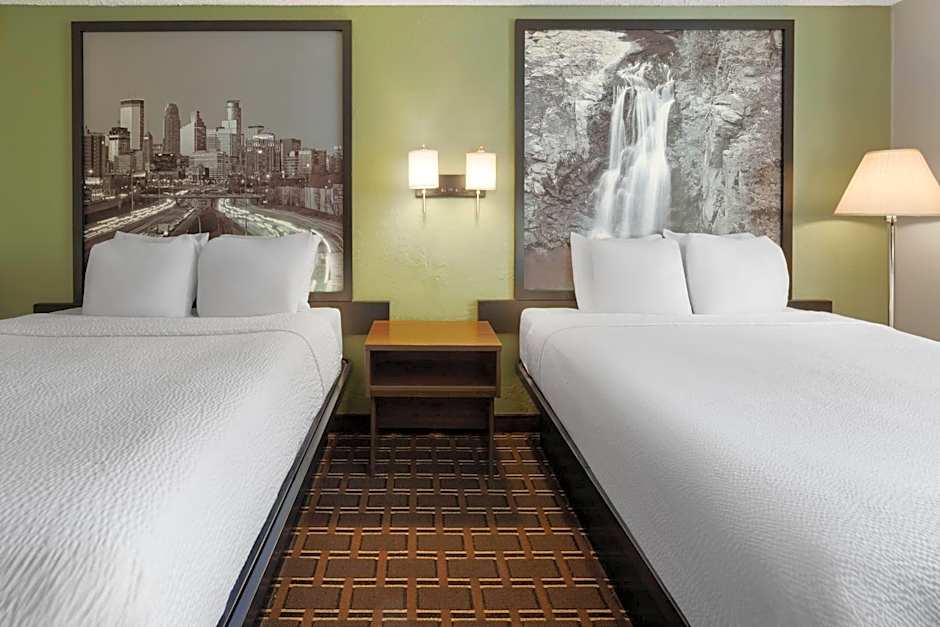 Super 8 by Wyndham Winona MN