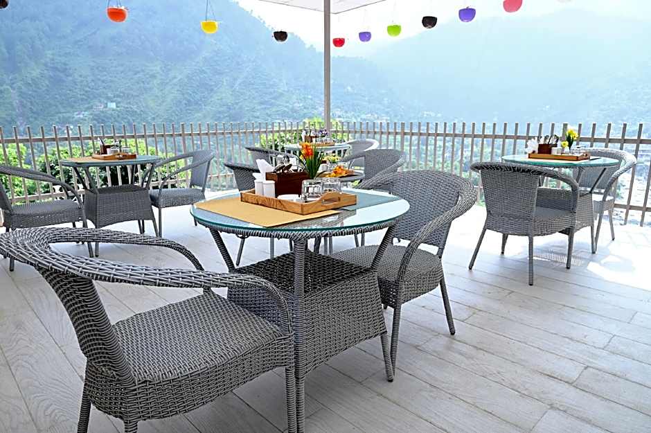 SPT Clarks Inn Suites, Mandi