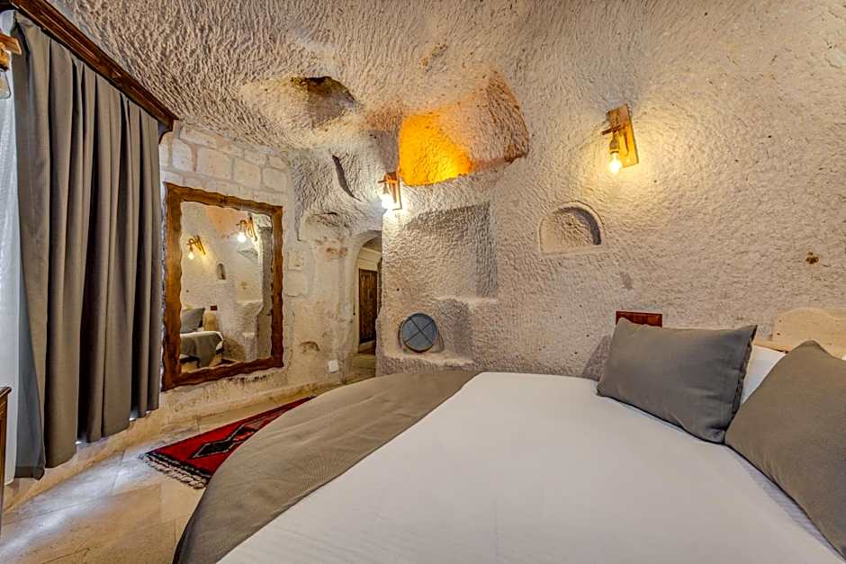 Castle Cave Hotel