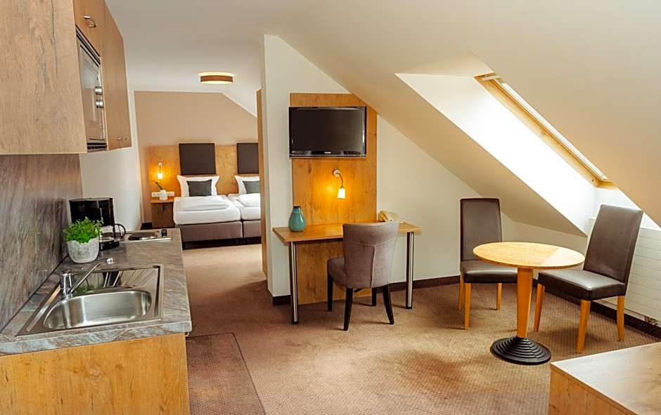 Hotel am Hachinger Bach by Blattl