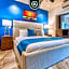 1 BR Condo - Amazing Sunsets Froom the Roof - Pool