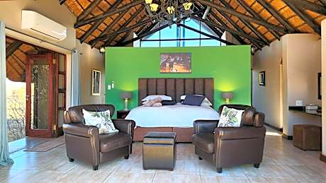 Luxury 4 Bedrooms Villa with Private Pool & Jacuzzi