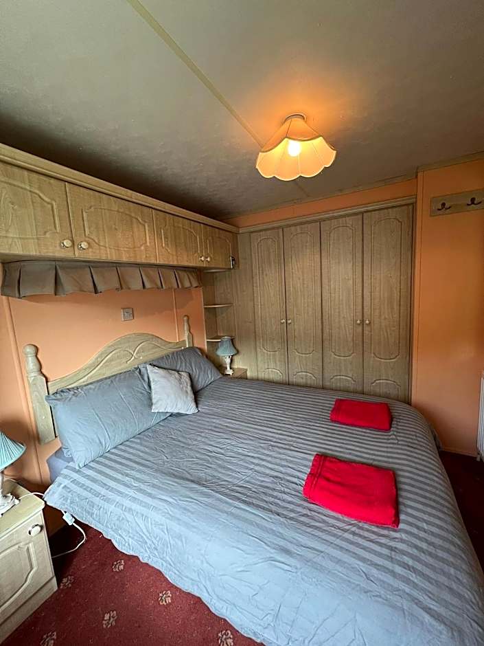 Beautiful 2 bedroomed mobile home