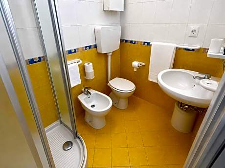 Economy Triple Room