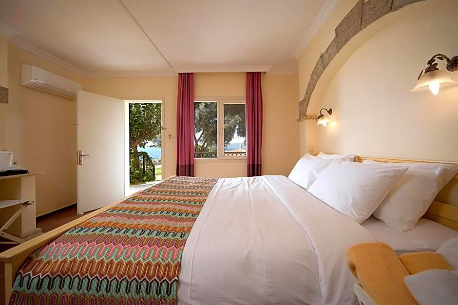 Maya Bistro Hotel & Beach