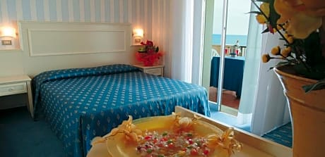 Deluxe Double or Twin Room with Sea View