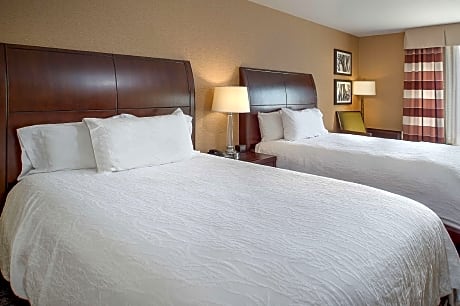2 Queen Accessible Room Roll In Shower