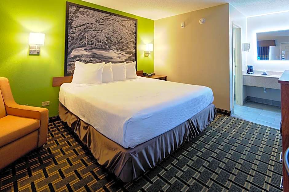 Super 8 by Wyndham Knoxville West/Farragut