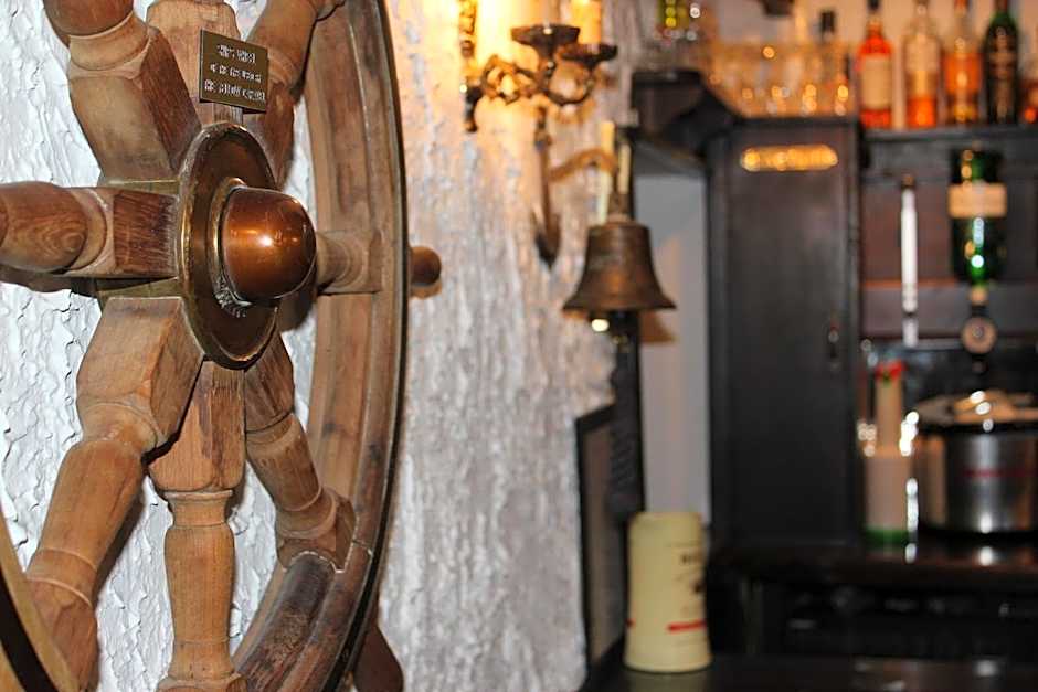 The Upper Largo Hotel & Restaurant