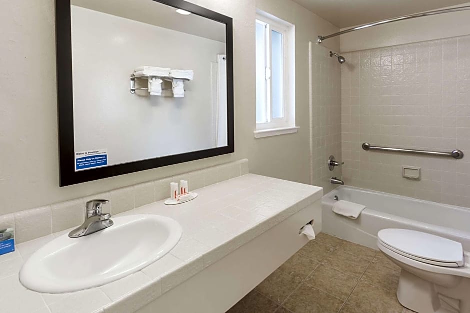 Aura Inn Monterey
