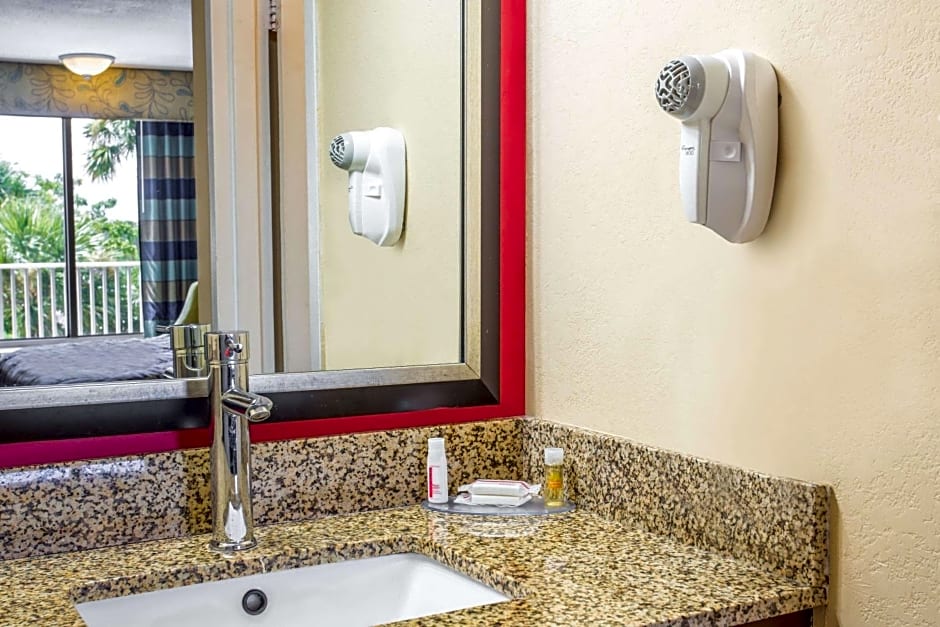 Days Inn by Wyndham Fort Lauderdale Airport Cruise Port