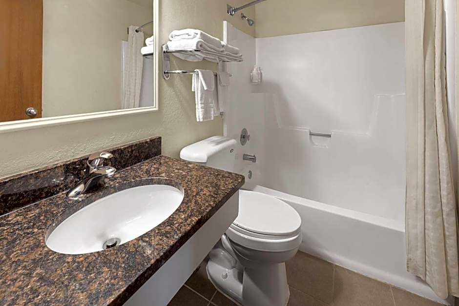 Super 8 by Wyndham Winona MN