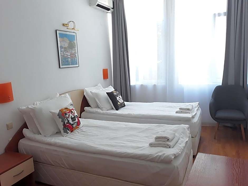 Three Dolphins Hotel with a Rooftop terracе