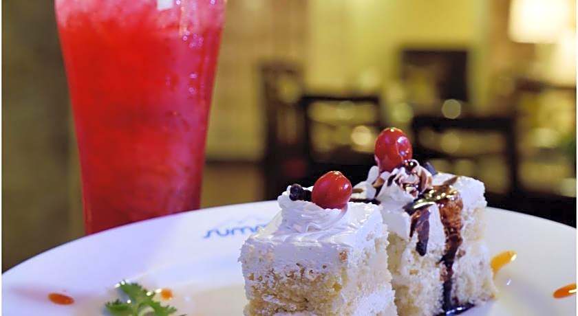 Sumitel Hotel 500 meters from Mall Road