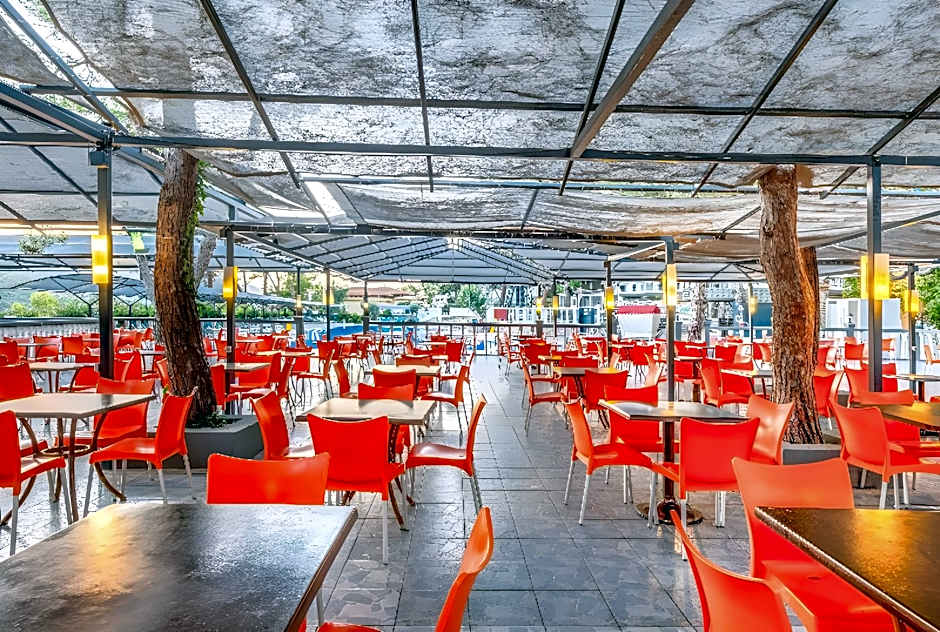 SENZA GARDEN HOLIDAY CLUB