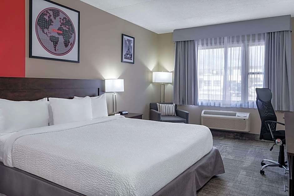 Ramada by Wyndham Thunder Bay Airlane Hotel