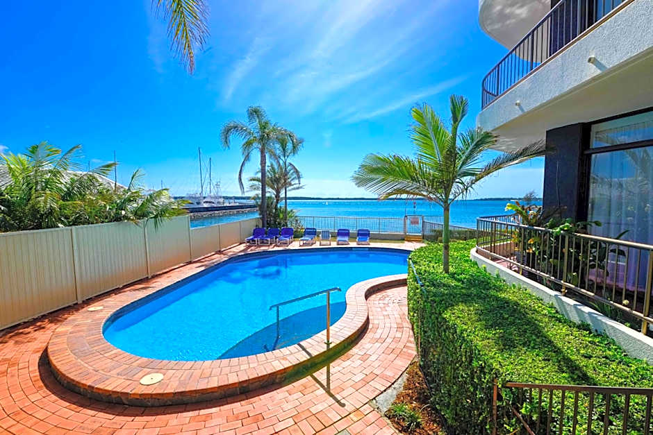 Broadwater Shores Waterfront Apartments