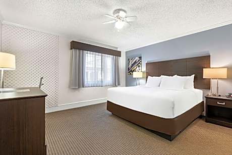 Suite-1 King Bed Non-Smoking Separate Bedroom Sofabed Whirlpool Microwave And Mini-Refrigerator Fu