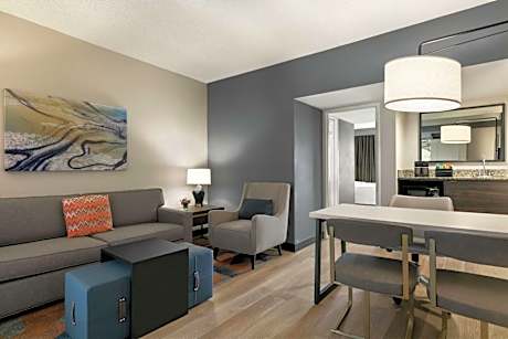 Premium Queen Suite with 2 Queen Beds