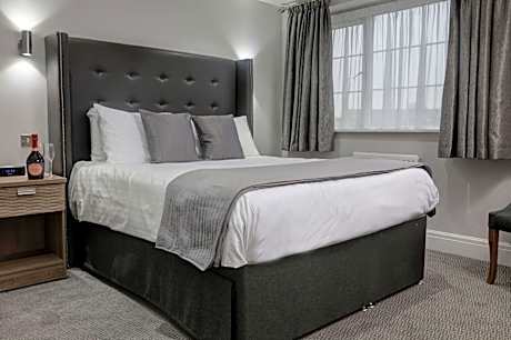 Executive Suite with King Bed - Non-Smoking