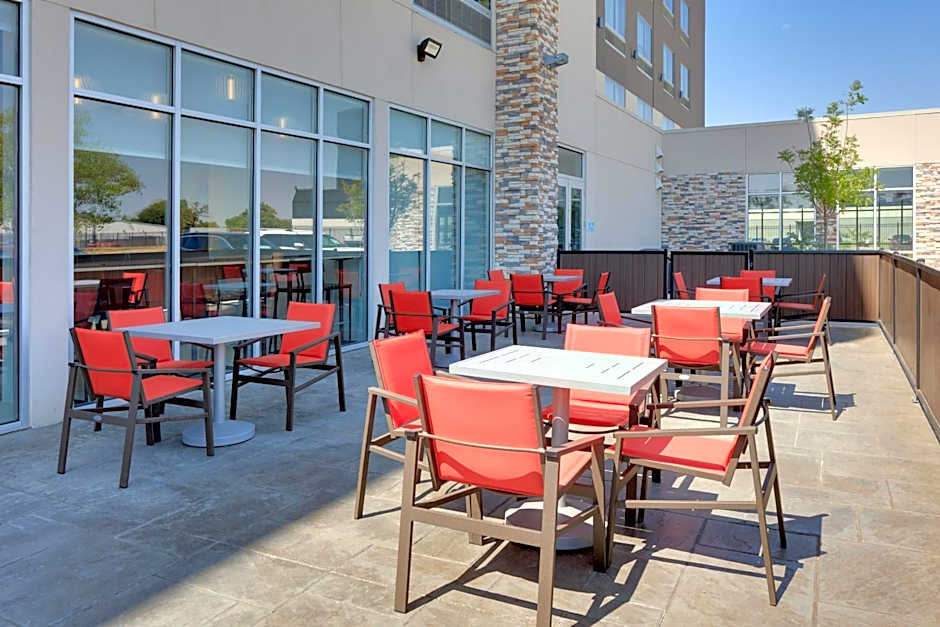 Holiday Inn Express & Suites Dallas NW HWY - Love Field By IHG