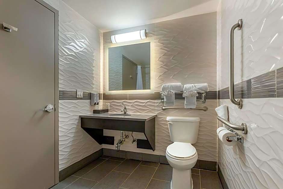 Red Roof PLUS Brooklyn - Flatbush Ave