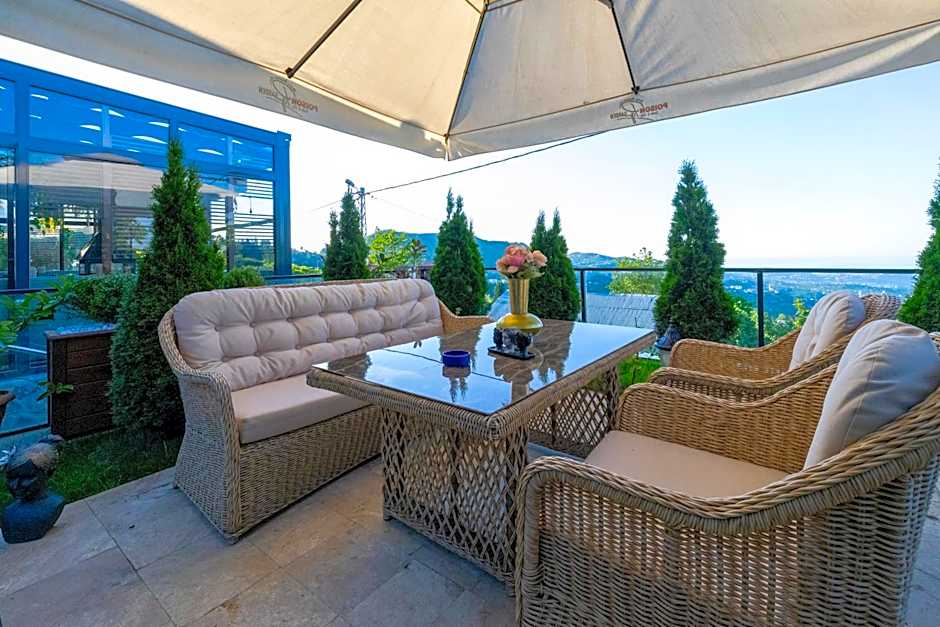 Poison Garden Suite & SPA