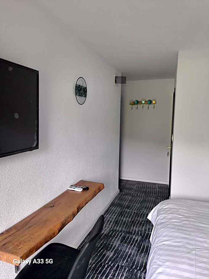 Borderline Accomodation