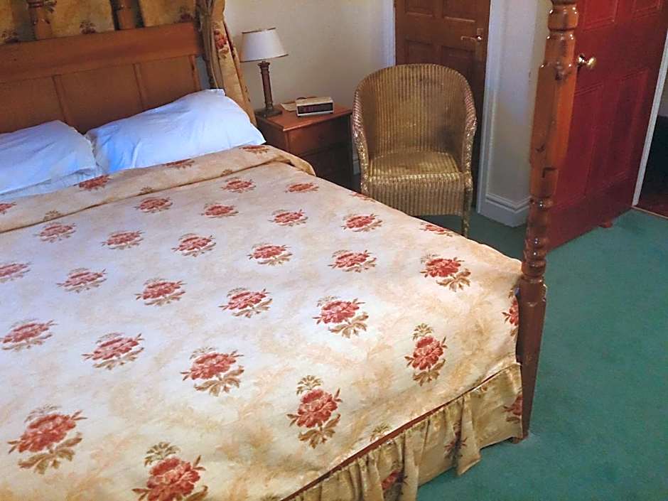 OYO Rose & Crown Hotel