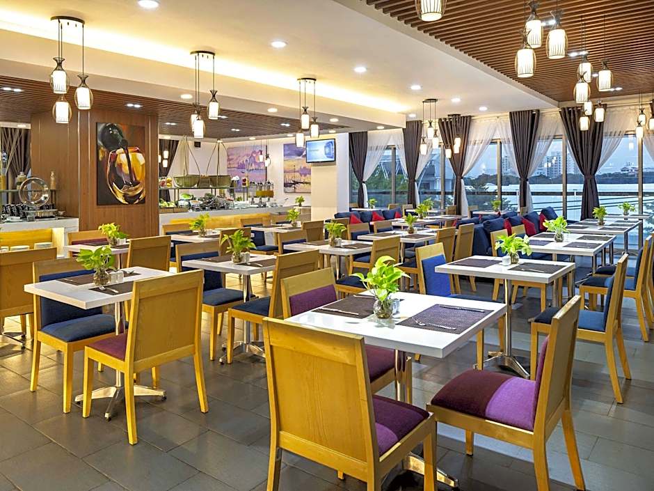 Ibis Saigon South Hotel