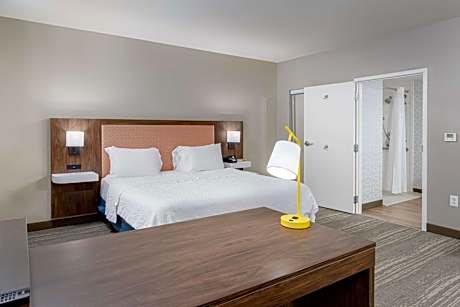 King Room with Roll-in Shower - Disability Access/Non-Smoking