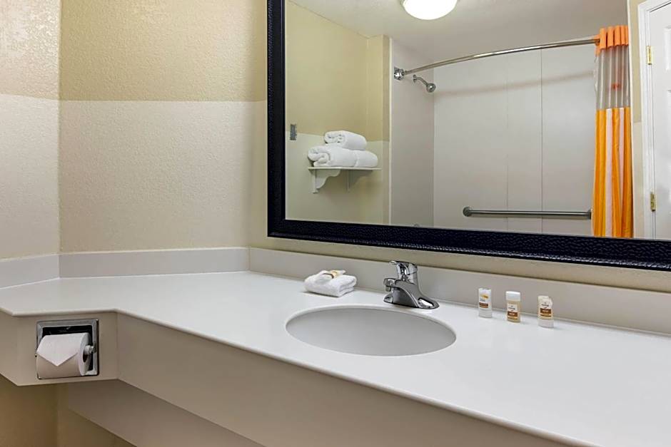 La Quinta by Wyndham Haywood Mall-Near Greenville Downtow