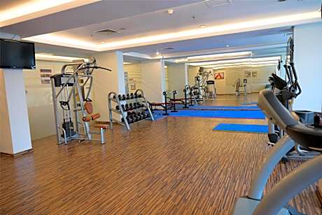 Apartment - 1 King Bed Smoking Room One Bedroom Kitchenette Sofa Microwave And Refrigerator Wi-Fi