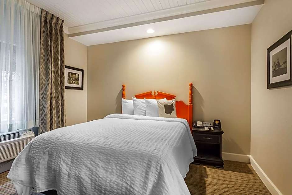 The Aurora Inn Hotel and Event Center