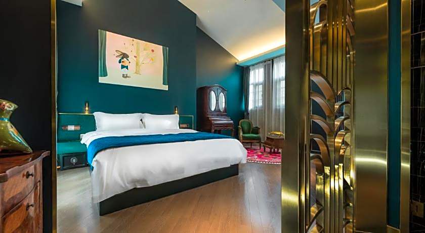 Moon and Chalice Boutique Hotel