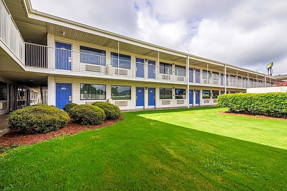 Motel 6-Anniston, AL