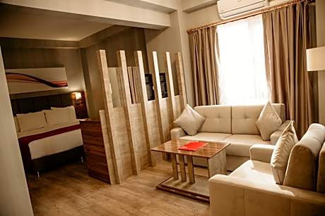 Junior King Suite - Non-Smoking
