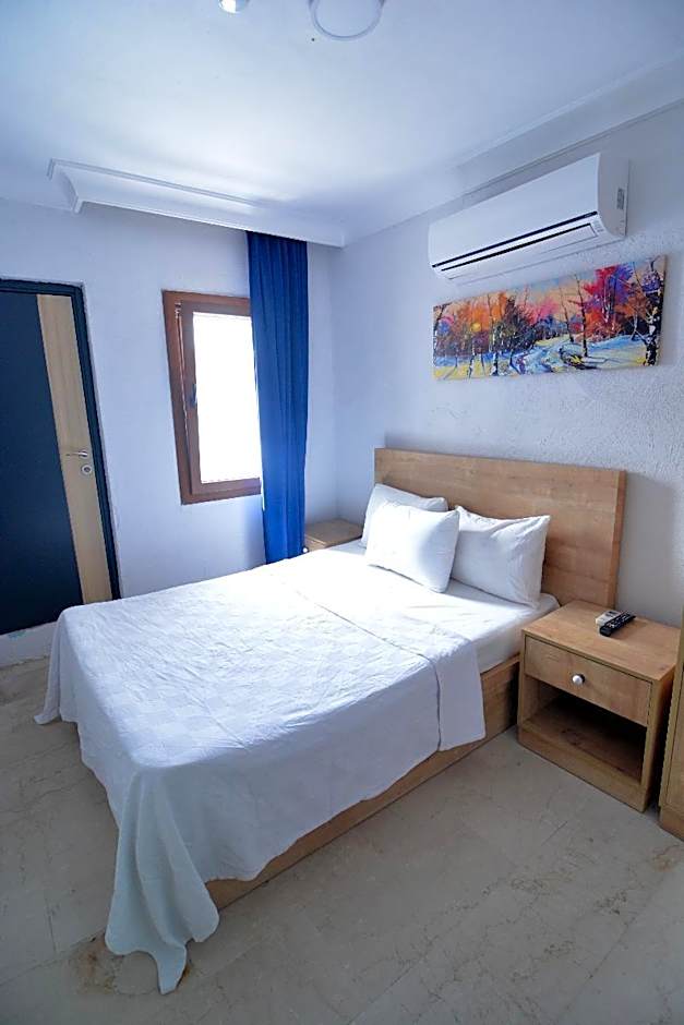 Ados Hotel