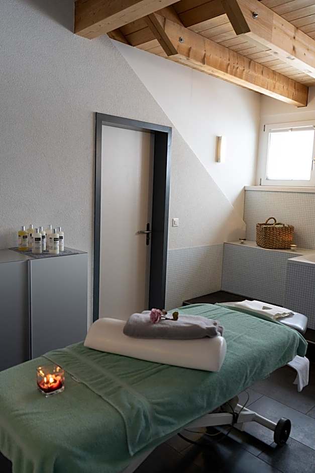 Hirschen Guesthouse - Village Hotel