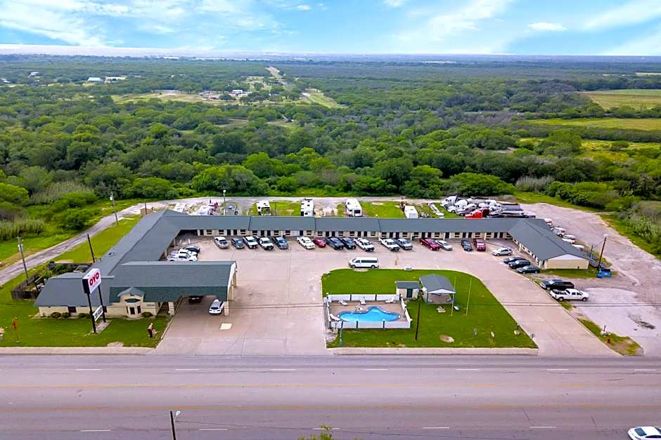 Three Rivers Executive Inn & Suites By OYO