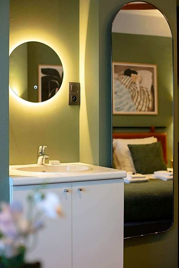 Gillis Eight Guest Rooms by Romy&Travis