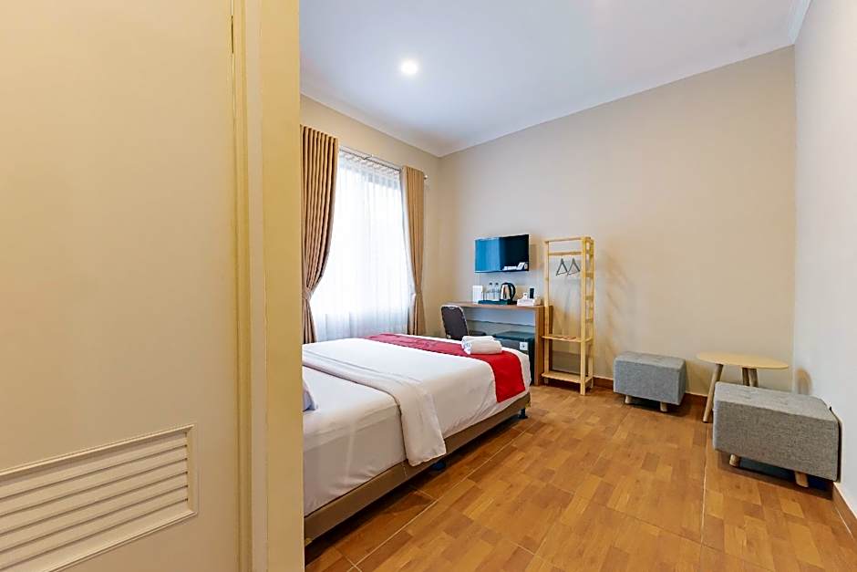 RedDoorz Plus @ Bagusrangin Street 2