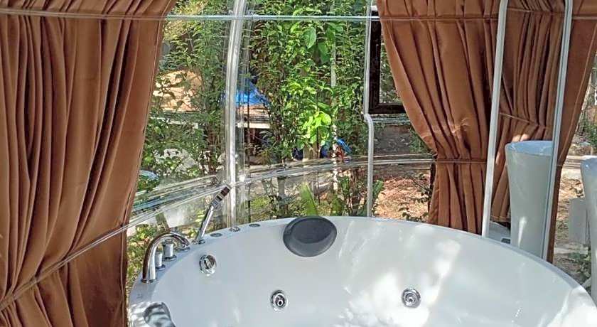 V20 Boutique Jacuzzi Hotel