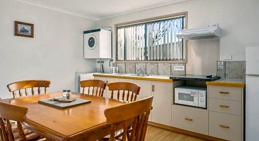 Amoshouse & Swansea Ocean Villas