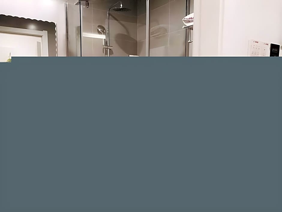 Shell Shanghai Baoshan District Tieli Road Subway Station Tiefeng Road Hotel