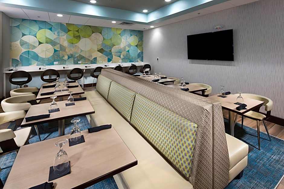 Holiday Inn & Suites Arden-Asheville Airport By IHG