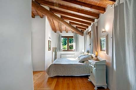 Two-Bedroom Deluxe Apartment with Garden View