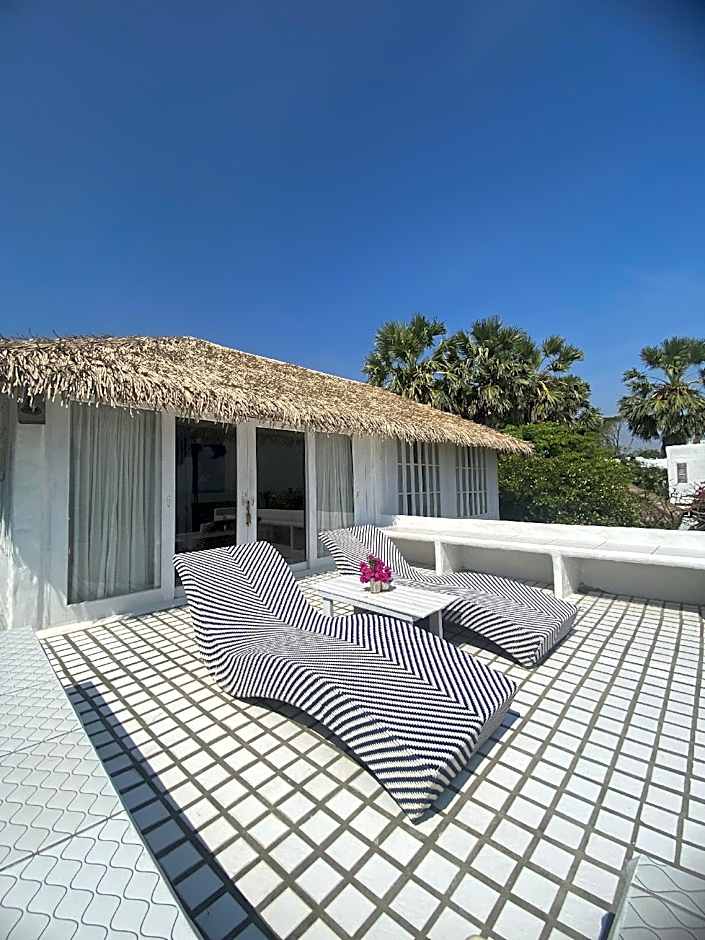 Hua Plee Lazy Beach Hotel