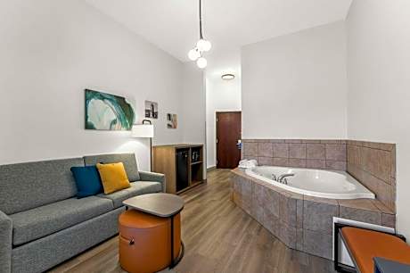 King Suite with Hot Tub - Non-Smoking